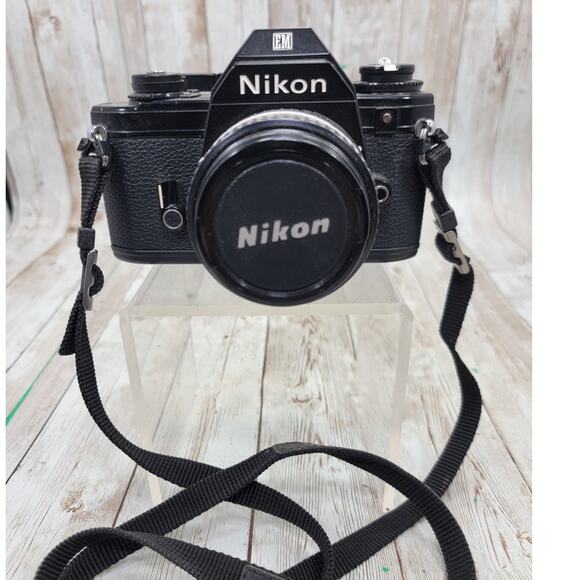 Nikon EM 35mm SLR film camera with Nikon Series E 50mm f/1.8 lens - Picture 1 of 7